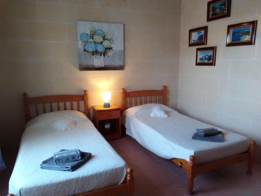 Bed And Breakfast Dar Tal-Lumija Għajnsielem Esterno foto